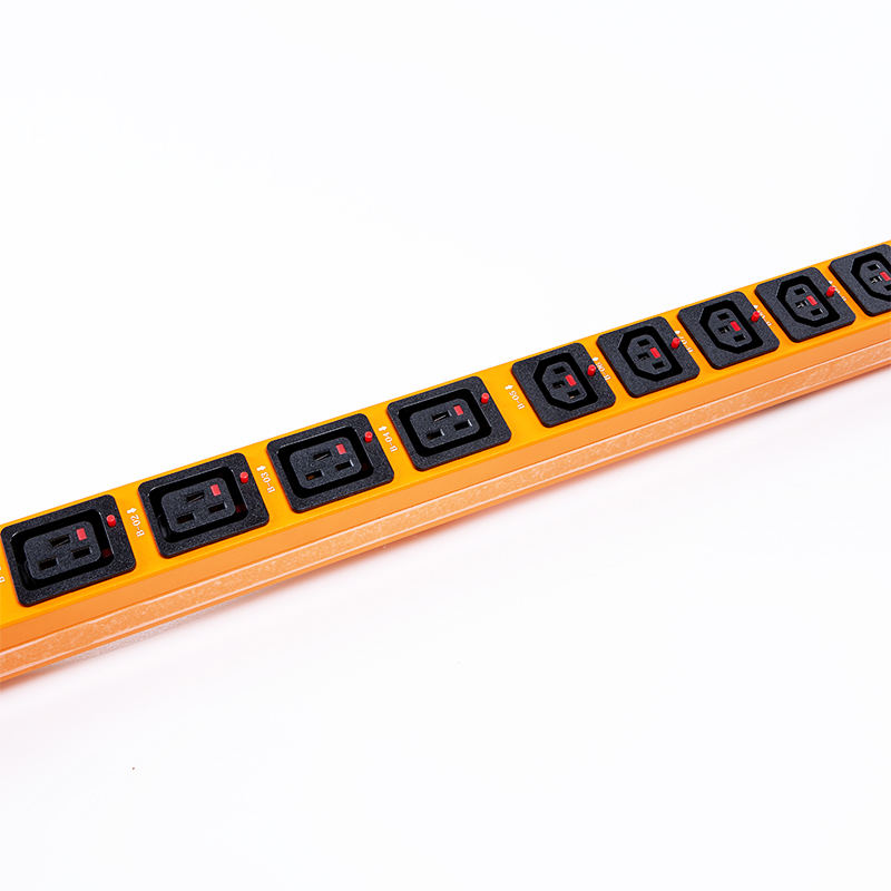 20 de prize IEC C13 IEC C19 prize blocabile 1U indicator de schimb la cald PDU vertical RS485 pentru rack contorizat