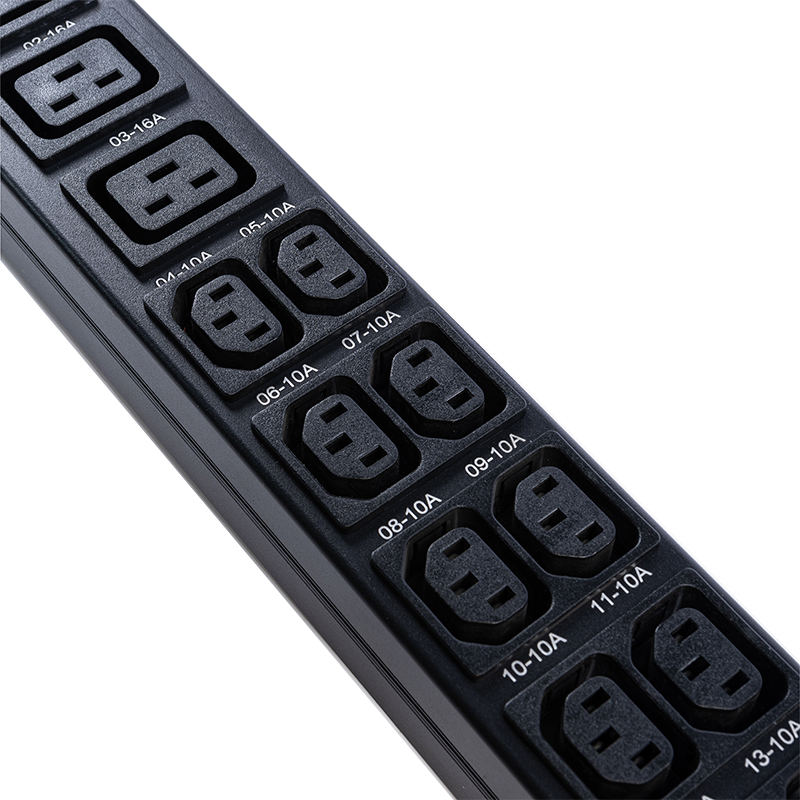 Rack inteligent TCP/IP PDU 26 prize IEC C13 /C19 1.5U Disjunctor magnetic lichid vertical