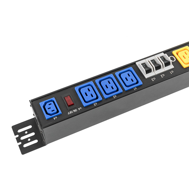 Trifazic 10 prize C13 C19 Disruptor vertical Protecție la suprasarcină Rack comutat Pdu